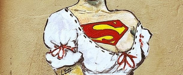 Superwomen con street art